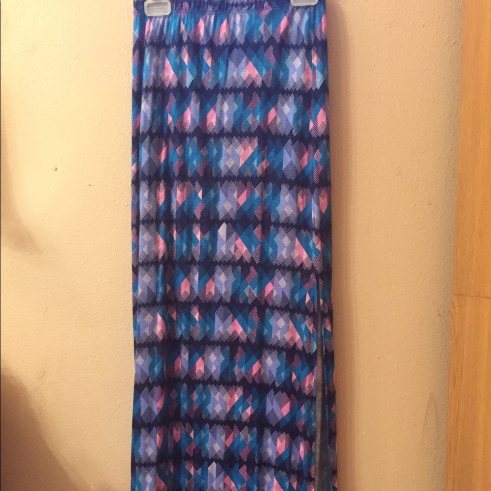 Long patterned skirt - Picture 2 of 3